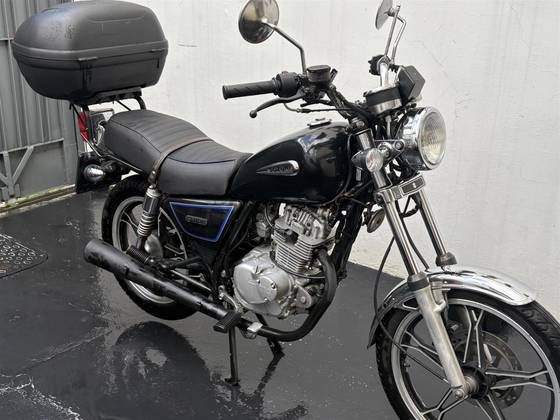 SUZUKI INTRUDER 125 